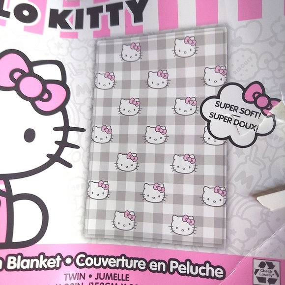 NWT Hello Kitty Soft Plush Fleece Twin Size Blanket - Picture 4 of 5